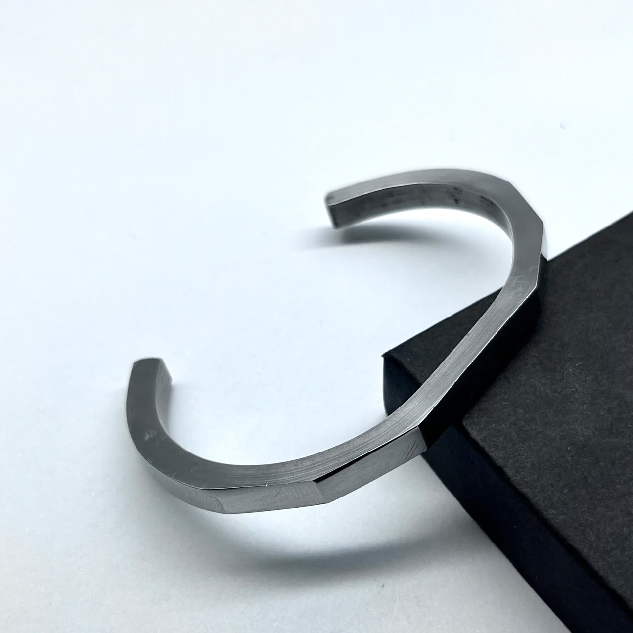 Hexagon Handcuff for Men and Boys (Waterproof & Non-Tarnish)